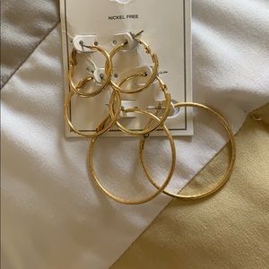 Set of 3 gold hoops!